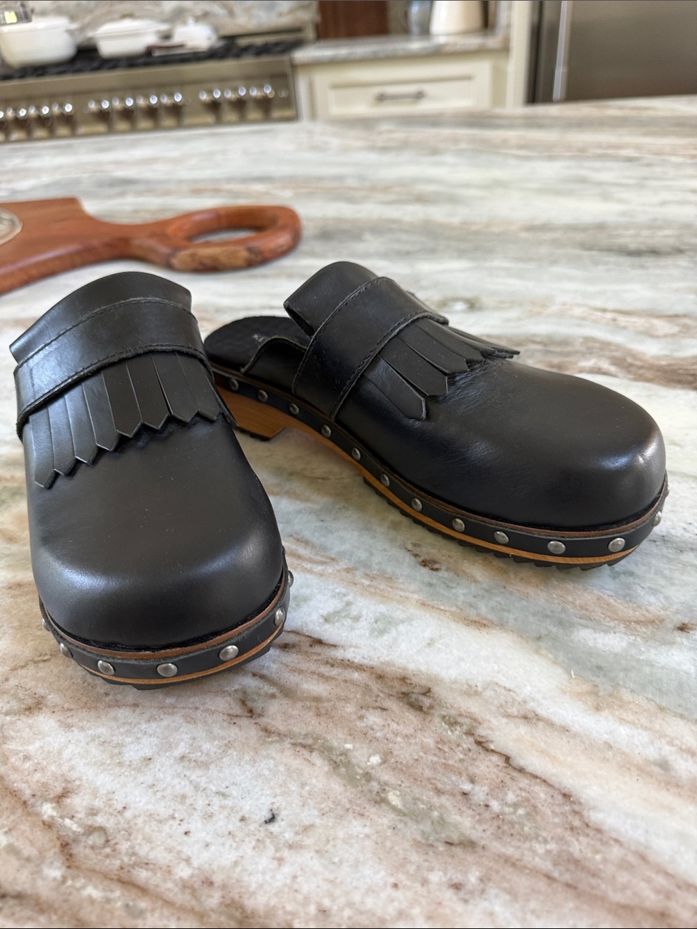 NWOT Women’s SZ9 KELSI DAGGER Brooklyn black leather studded clogs - Picture 5 of 9